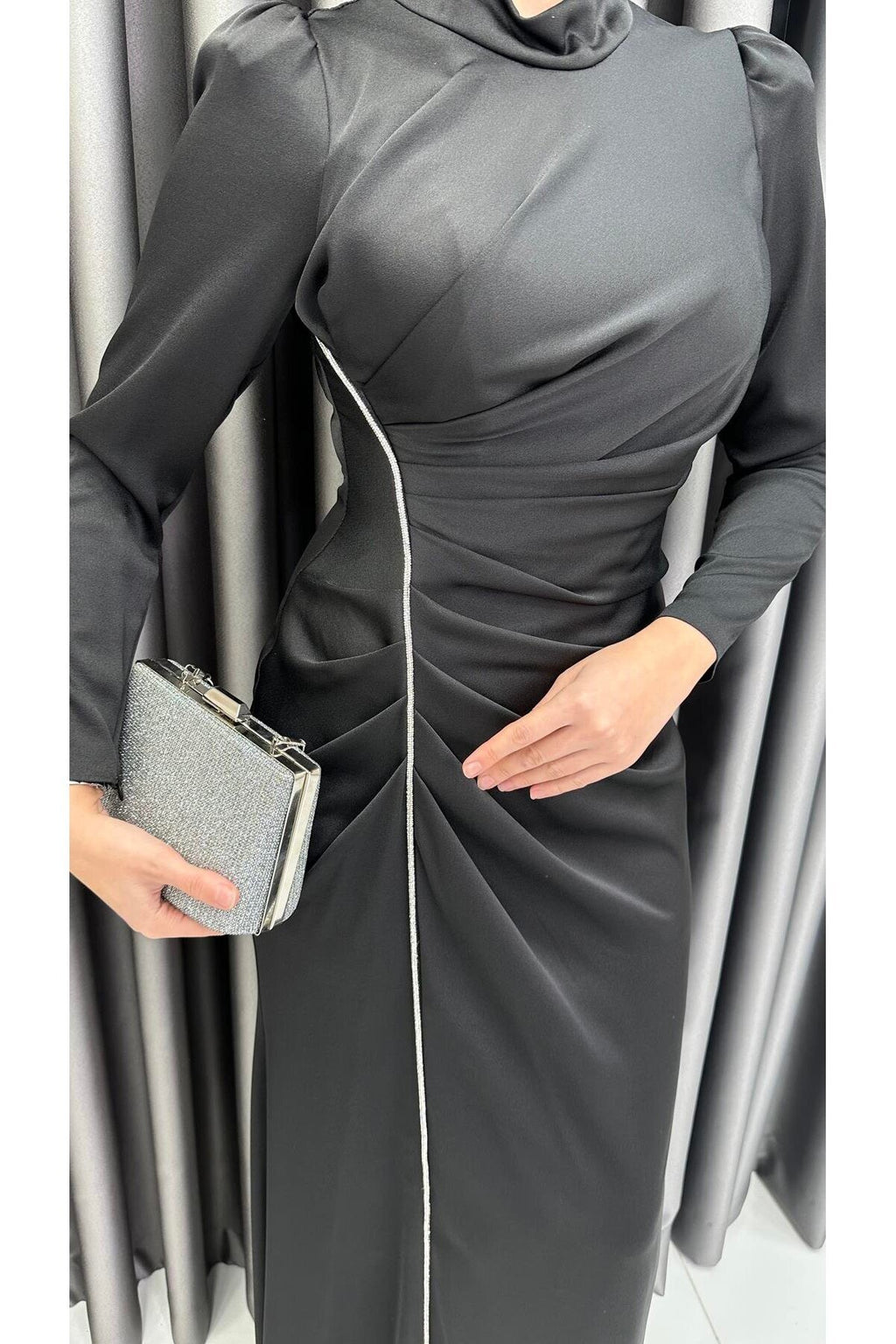 Dikine Şeritli Bel Drapeli Kuyruklu Saten Abiye