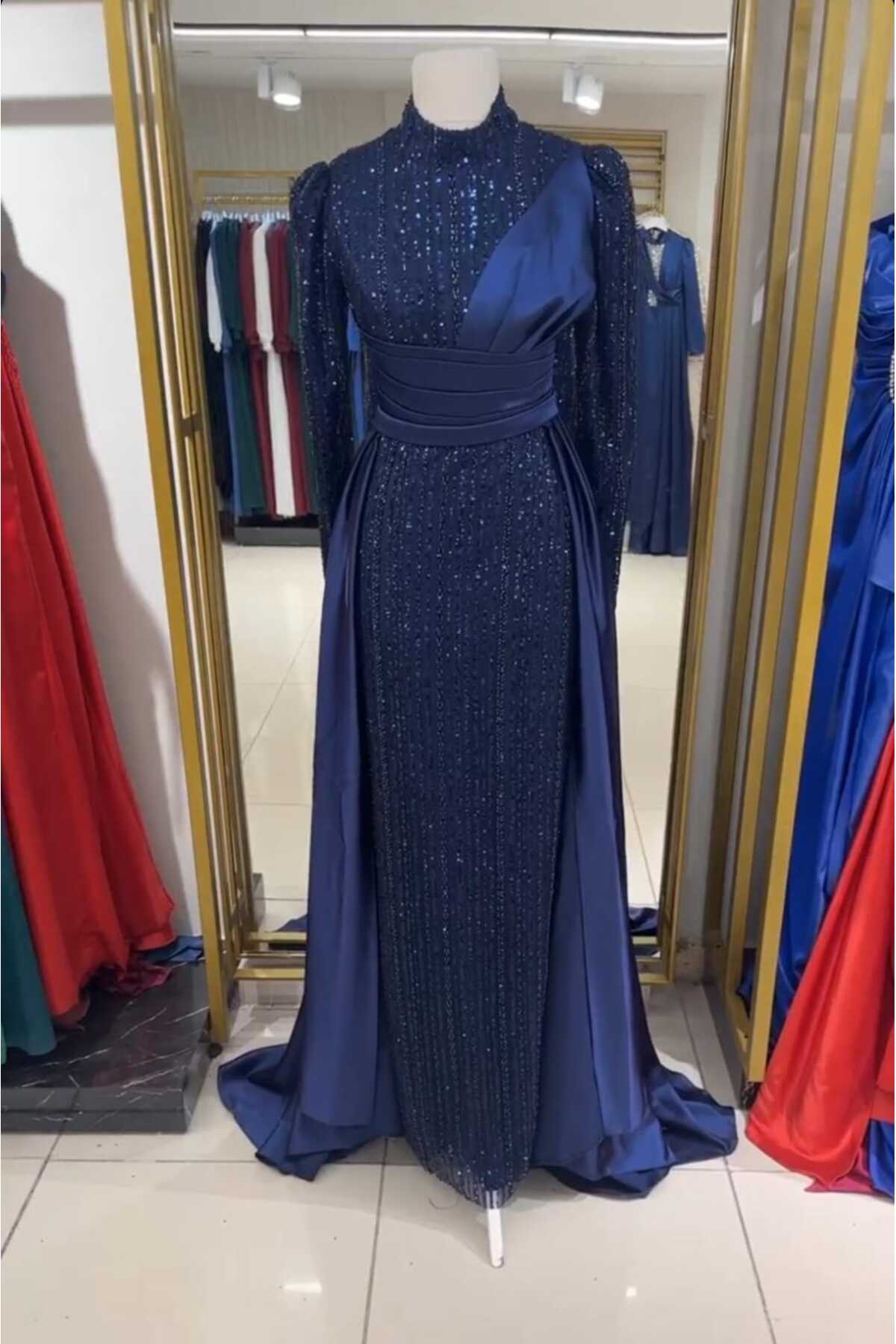 İşlemeli Pelerinli Abiye