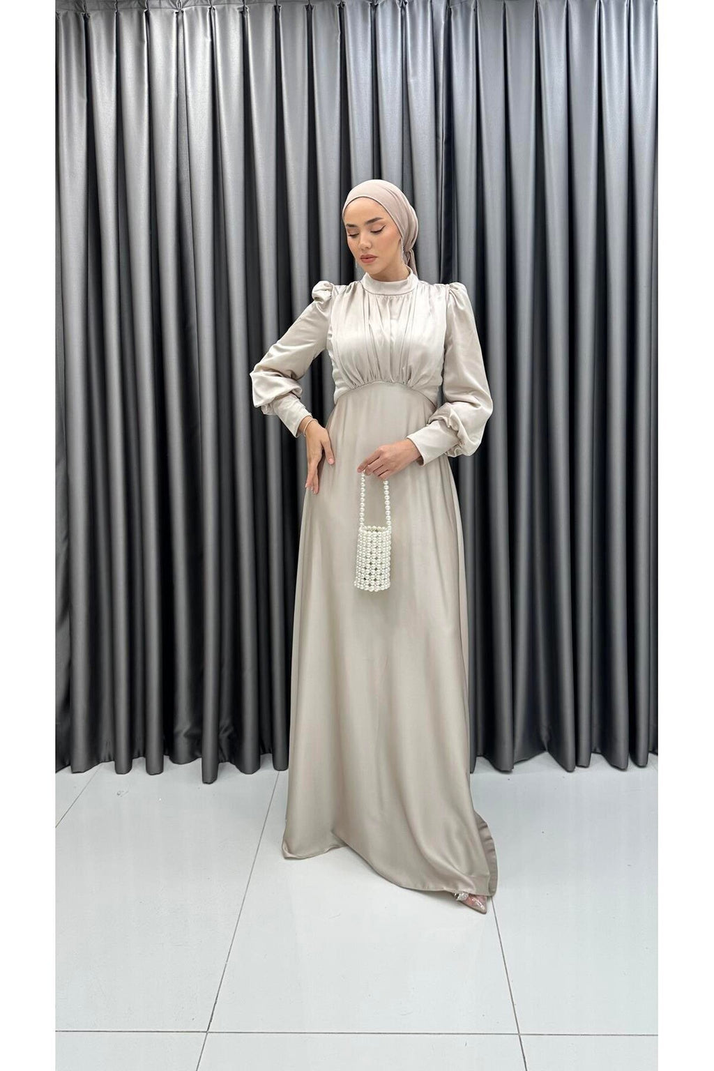 Kuyruklu Göğüs Drapeli Uzun Kol İncili Saten Abiye