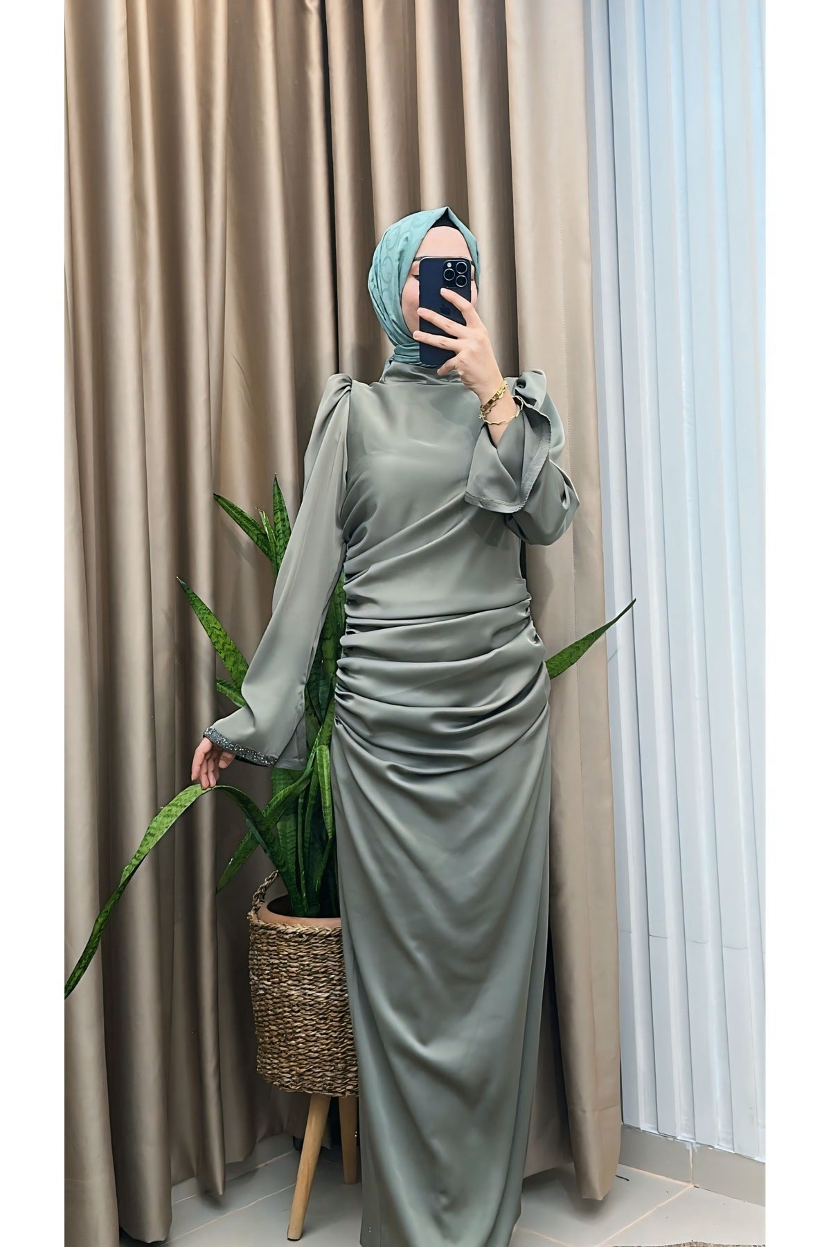 Kol Ucu Taşlı Ve Yırtmaçlı Bel Büzgü Saten Abiye