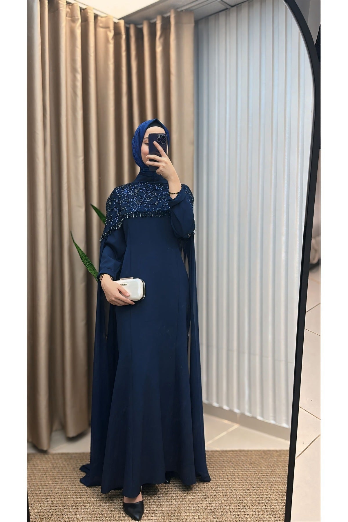 Üstü Boncuk İşlemeli Çıkarılabilir Pelerinli Abiye