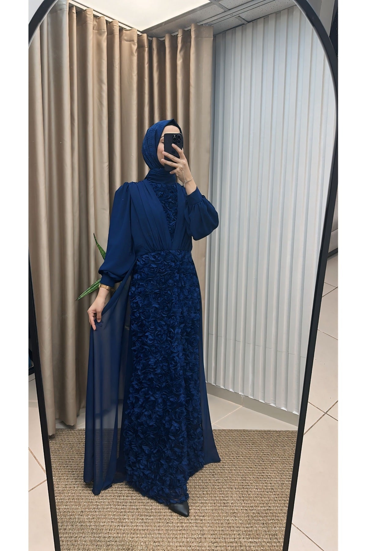 Güllü Pelerinli Abiye