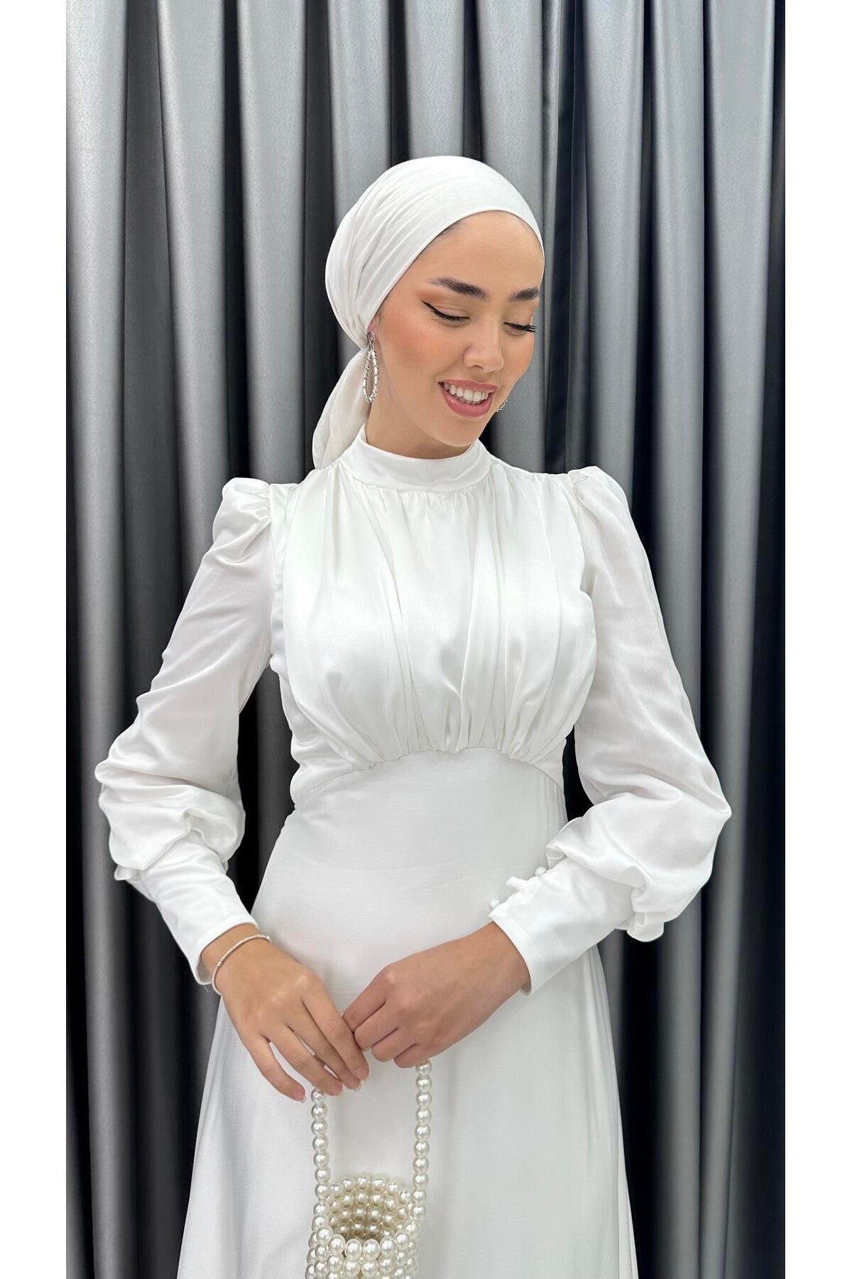 Kuyruklu Göğüs Drapeli Uzun Kol İncili Saten Abiye