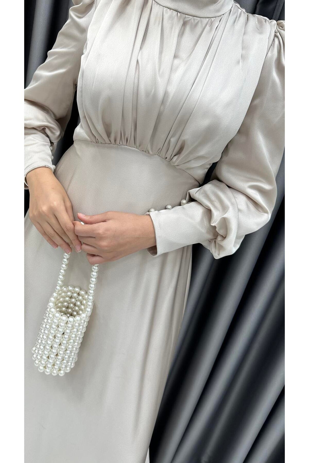 Kuyruklu Göğüs Drapeli Uzun Kol İncili Saten Abiye