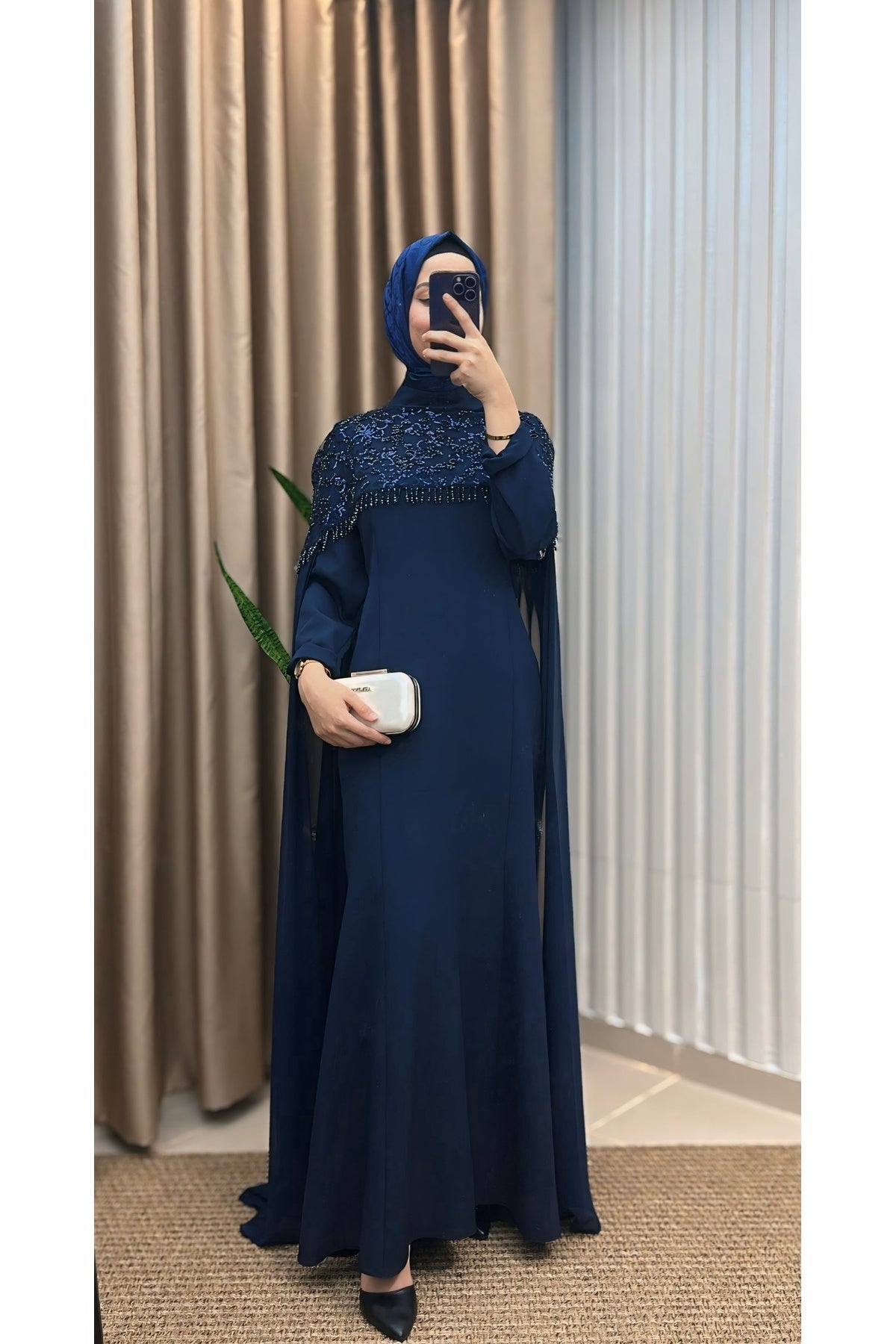 Üstü Boncuk İşlemeli Pelerinli Abiye