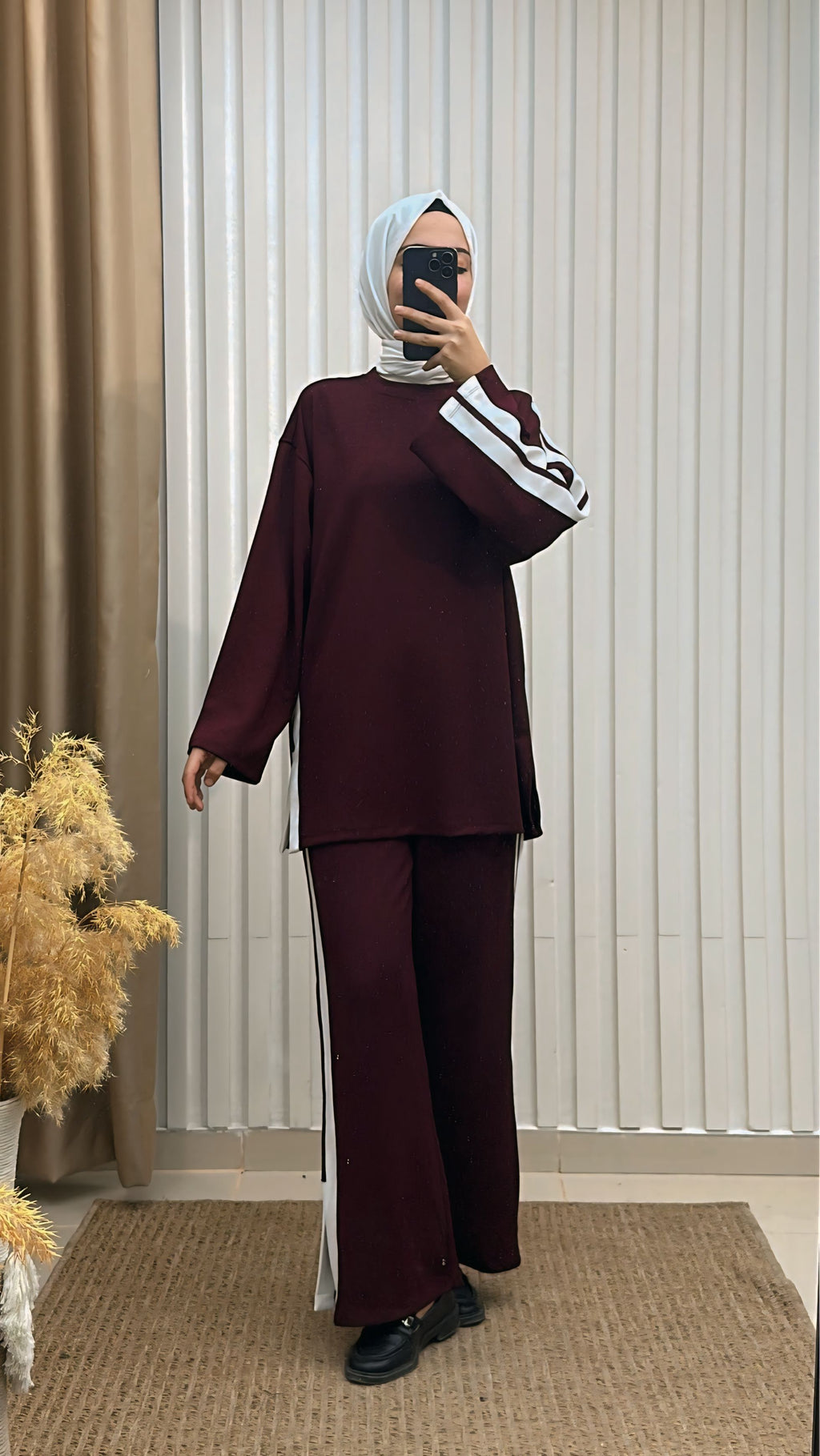 Yanlar Çizgili Yırtmaçlı Takım