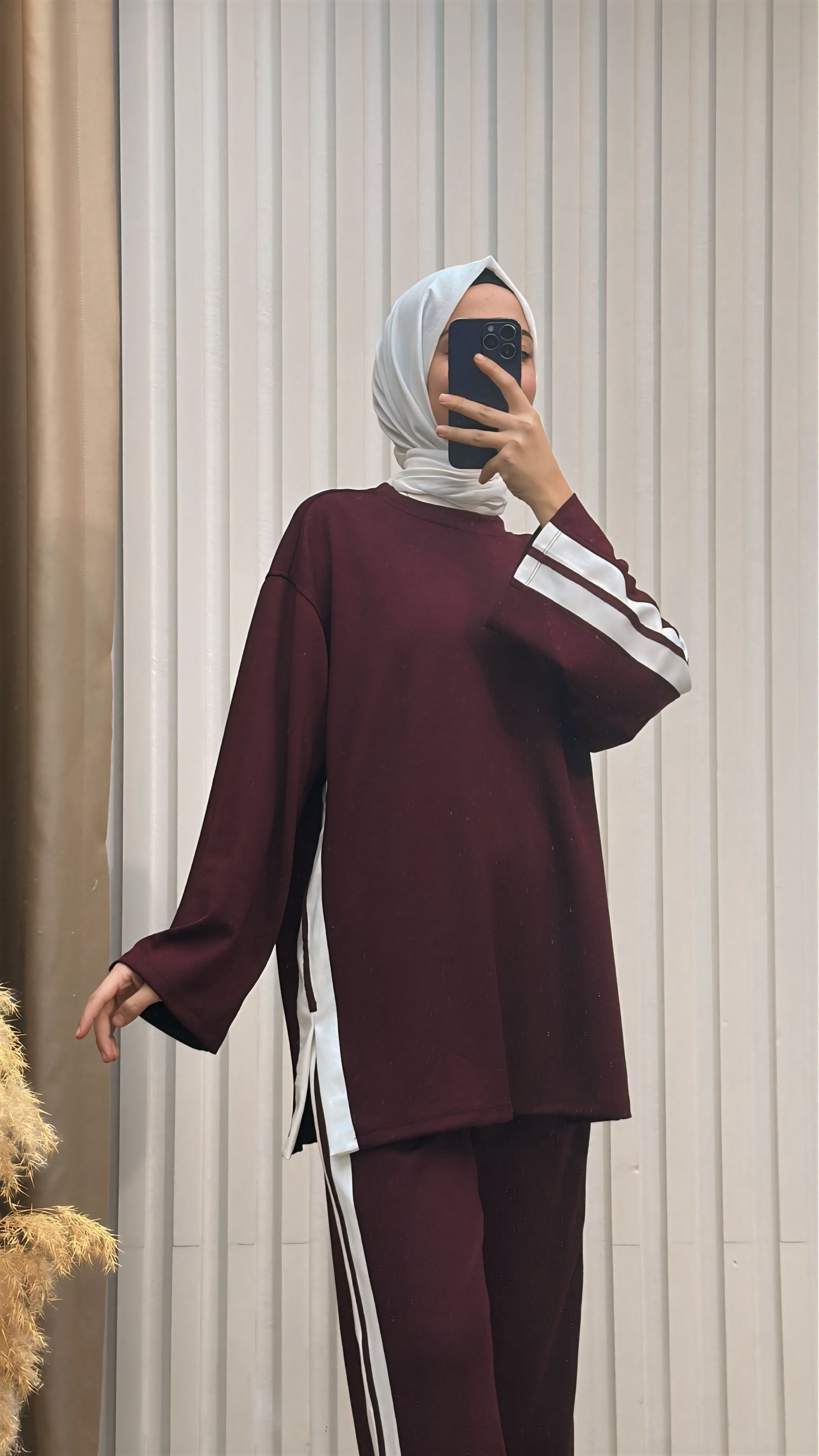 Yanlar Çizgili Yırtmaçlı Takım