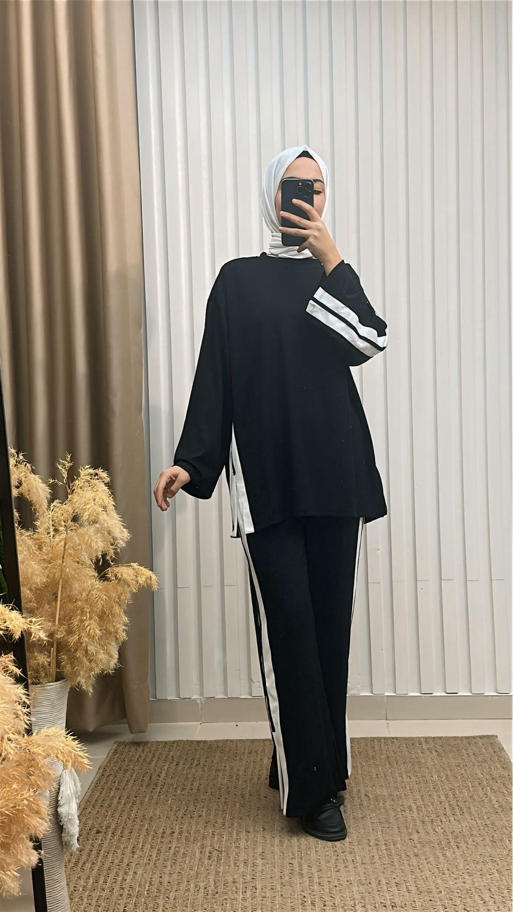 Yanlar Çizgili Yırtmaçlı Takım