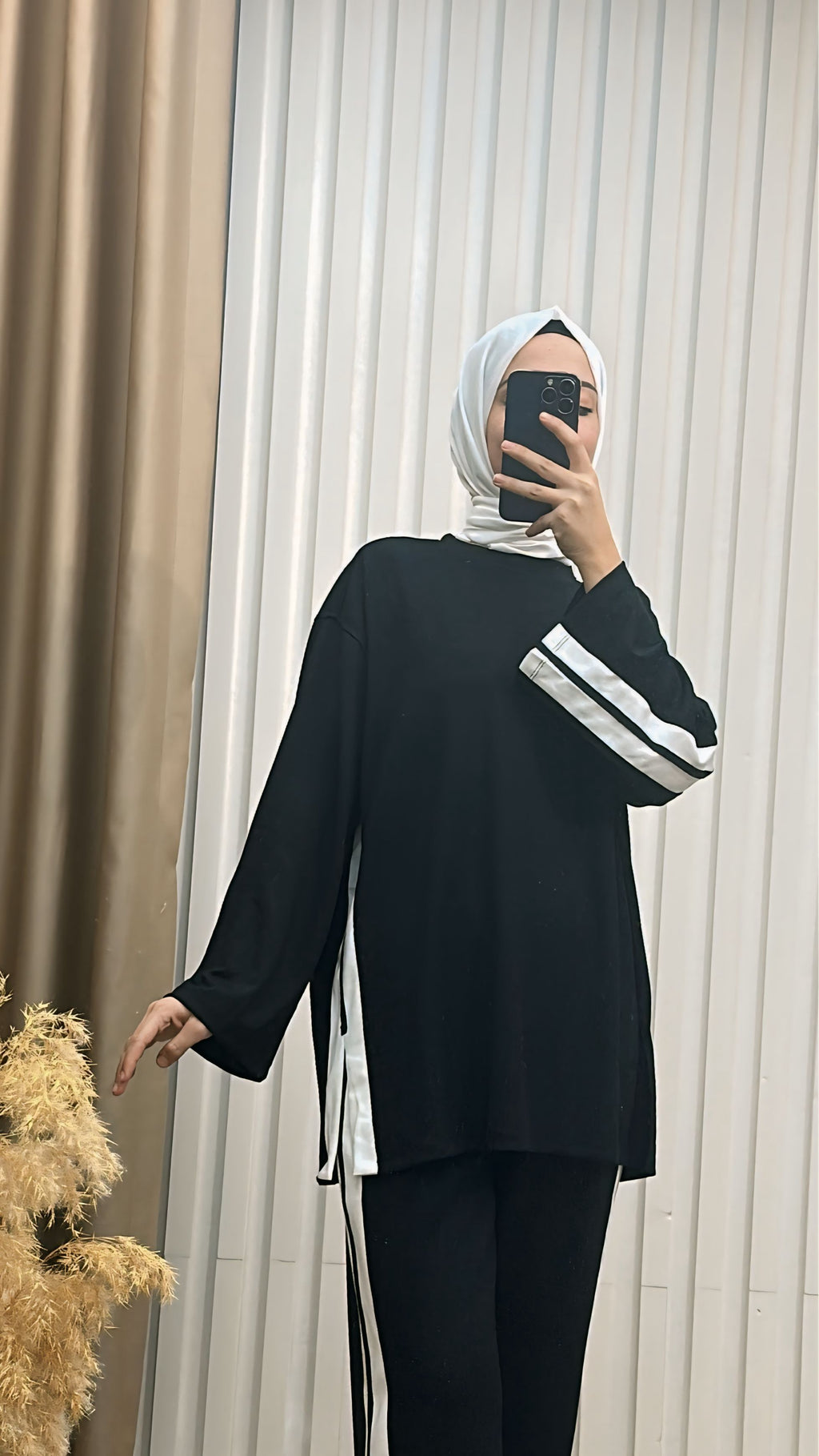 Yanlar Çizgili Yırtmaçlı Takım