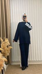 Yanlar Çizgili Yırtmaçlı Takım