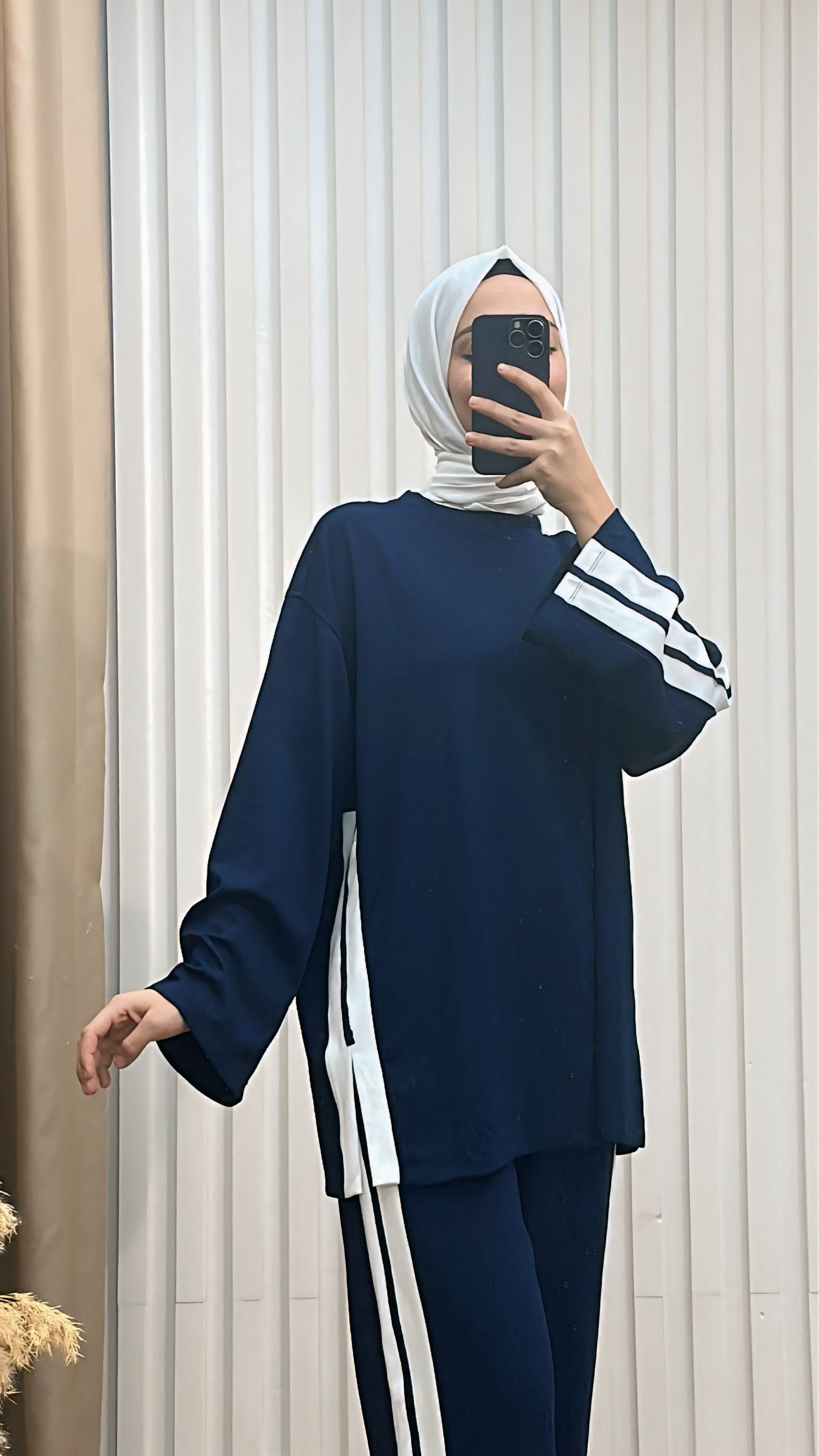 Yanlar Çizgili Yırtmaçlı Takım