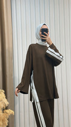 (Kopya) Yanlar Çizgili Yırtmaçlı Takım