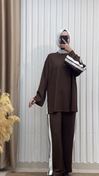 (Kopya) Yanlar Çizgili Yırtmaçlı Takım